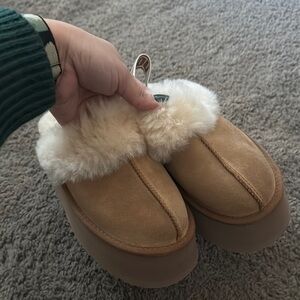 Ugg Funkette Chestnut Suede Platform Women's Slipper Clogs - BRAND NEW, size 8